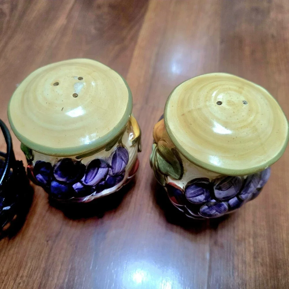 Vtg 3D Tuscany Raised Grapes Salt Pepper Shaker Set Ceramic w/Metal Holder Cert